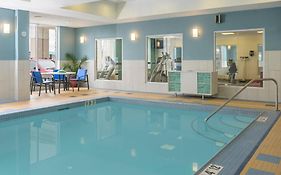 Holiday Inn Express North Bay 3*